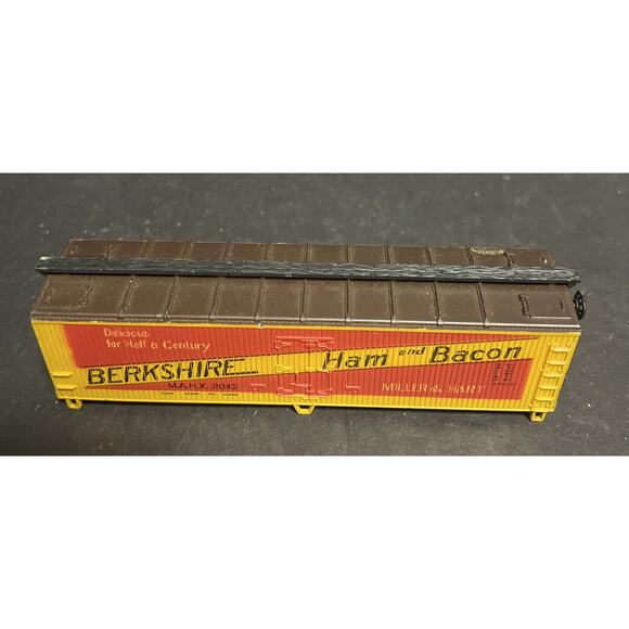 Berkshire Burlington Northern Boxcar ATSF Caboose Lot No Trucks Train HO Scale - Picture 3 of 8